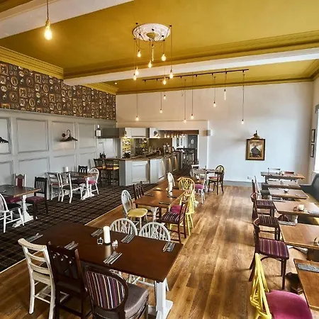 The Commodore * Grange-over-Sands