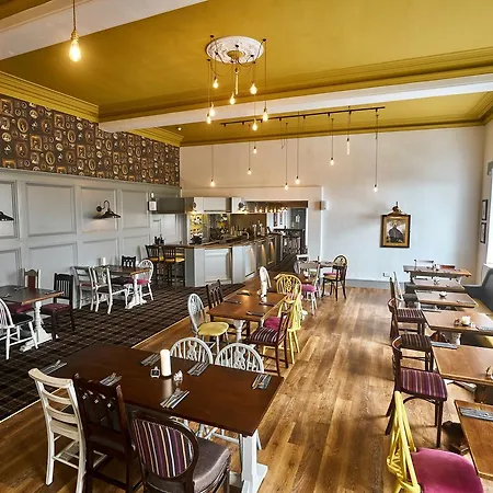 The Commodore * Grange-over-Sands