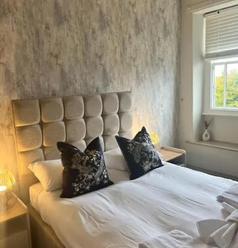 The Commodore * Grange-over-Sands